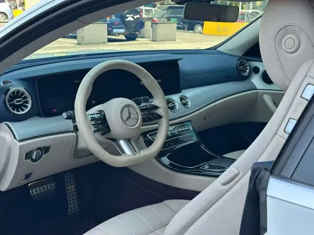 Mercedes-Benz E-Class — Фото автомобиля 2