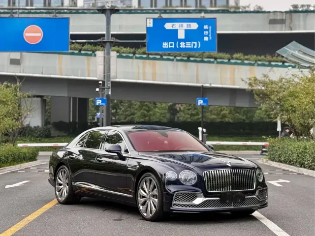 Bentley Flying Spur — Фото автомобиля 2