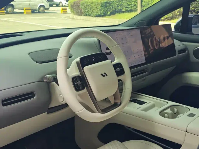 Li Auto i6 — Фото автомобиля 7