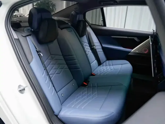 BMW 5 Series — Фото автомобиля 8