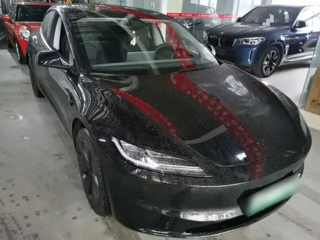 Tesla Model 3 — Фото автомобиля 3