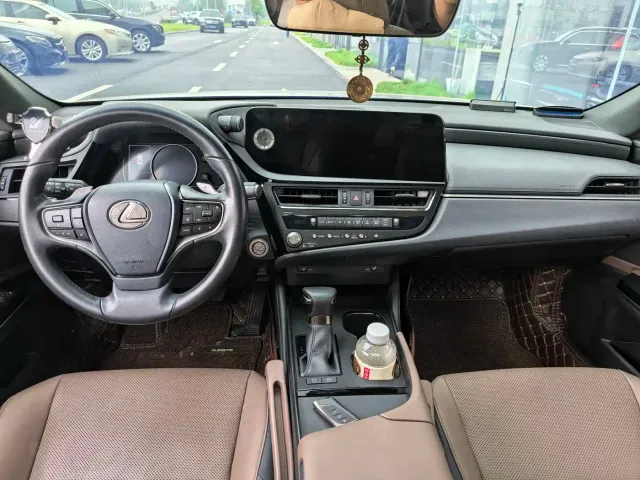Lexus ES — Фото автомобиля 7