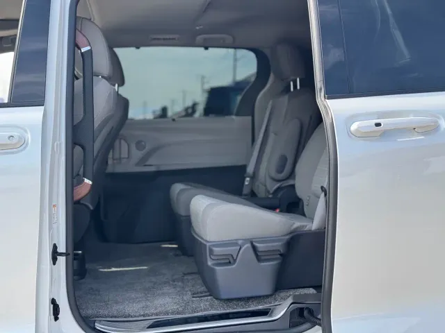 Toyota Sienna — Фото автомобиля 10