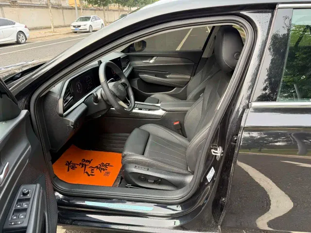 Volkswagen Passat 2025 Pro 380TSI Starlight Dragon Glory Edition — Фото автомобиля 5