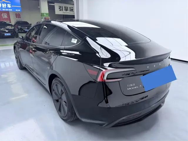 Tesla Model 3 — Фото автомобиля 9