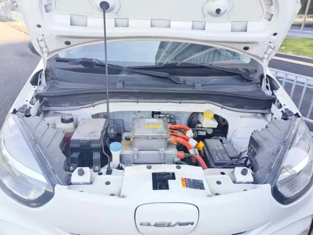 Roewe Clever — Фото автомобиля 3