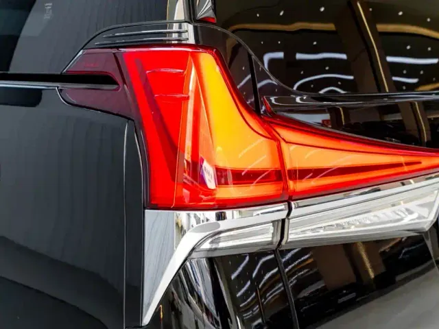 Lexus LM — Фото автомобиля 9