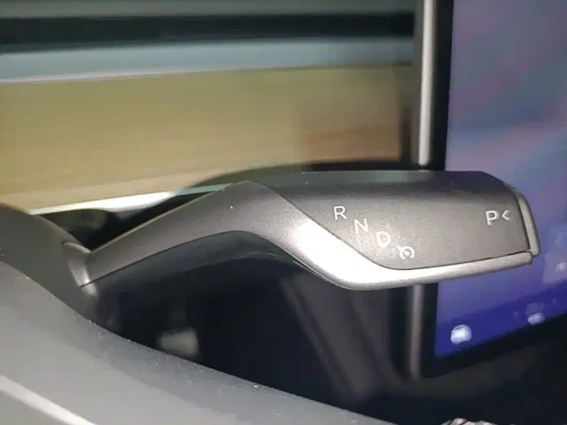 Tesla Model Y — Фото автомобиля 13