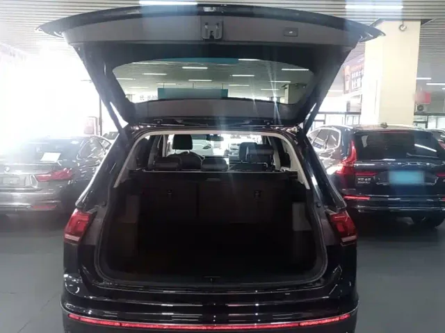 Volkswagen Tiguan L — Фото автомобиля 18