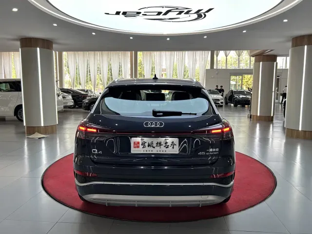 Audi Q4 e-tron — Фото автомобиля 6