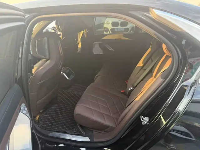 BMW 7 Series — Фото автомобиля 11