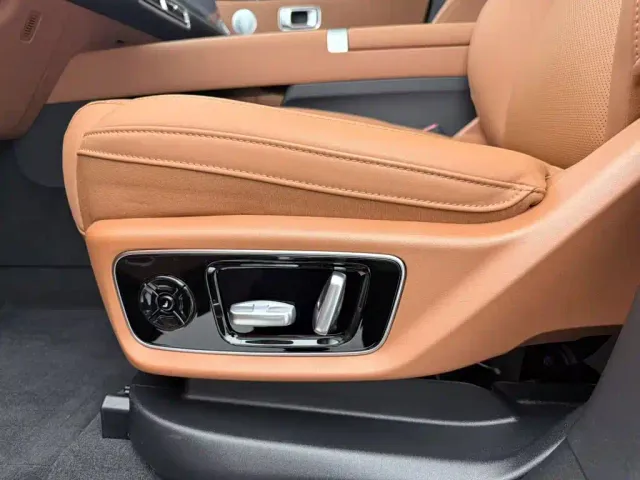 Li Auto L7 — Фото автомобиля 16