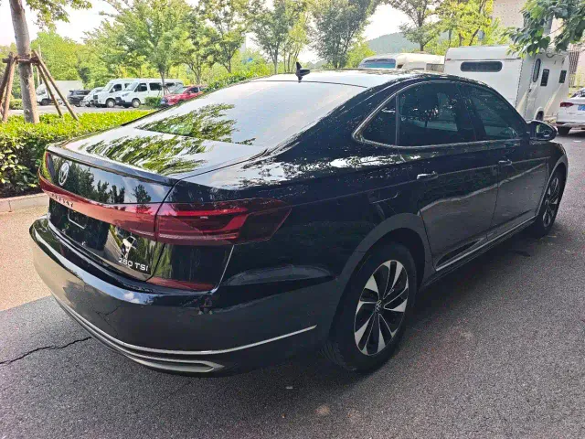 Volkswagen Passat — Фото автомобиля 3