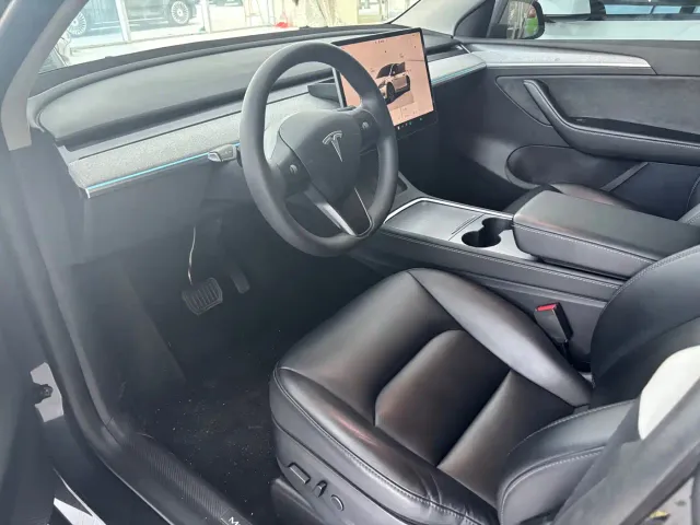 Tesla Model Y — Фото автомобиля 4