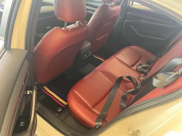 Mazda Axela — Фото автомобиля 7