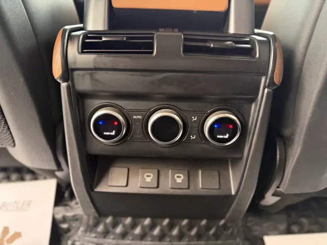 Land Rover Defender — Фото автомобиля 11