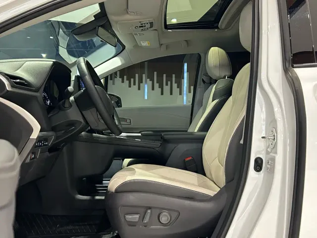 Toyota Granvia — Фото автомобиля 10