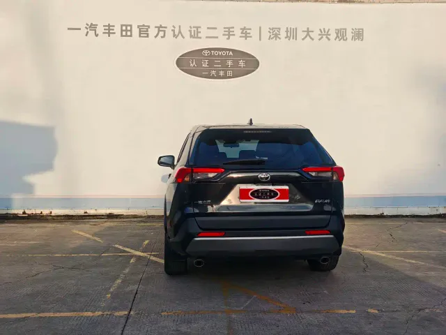 Toyota RAV4 — Фото автомобиля 8