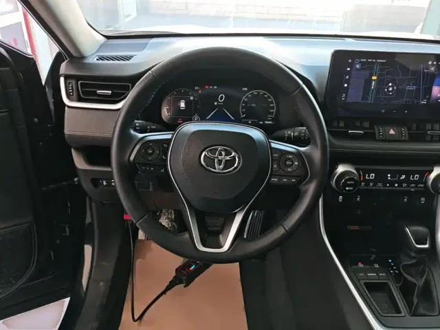 Toyota RAV4 — Фото автомобиля 10