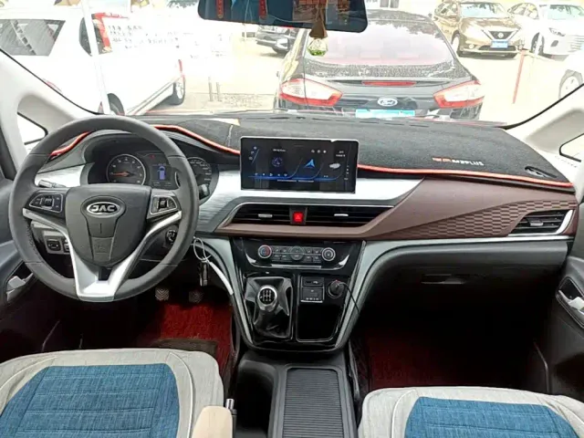 JAC Refine JAC Refine M3 2022 1.5T 7-Seater Standard — Фото автомобиля 9