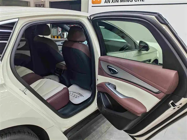 BYD Seal 07 DM-i — Фото автомобиля 8