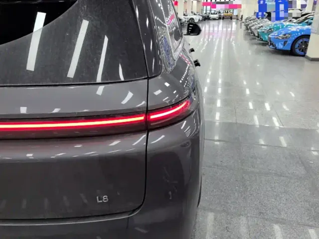 Li Auto L8 — Фото автомобиля 7