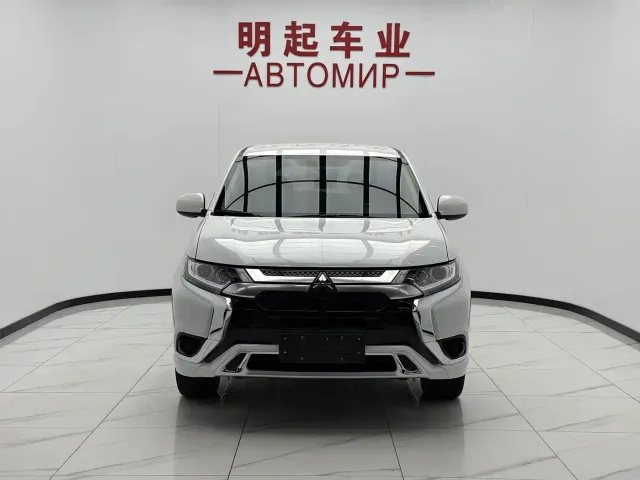 Mitsubishi Outlander — Фото автомобиля 2