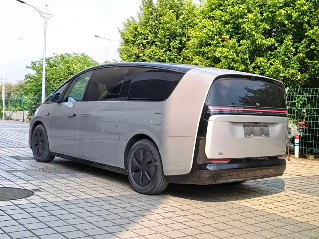 Li Auto MEGA — Фото автомобиля 8