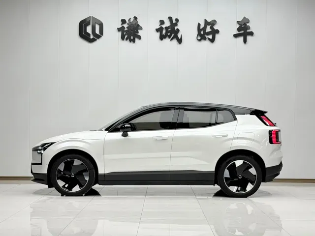 Volvo EX30 — Фото автомобиля 4