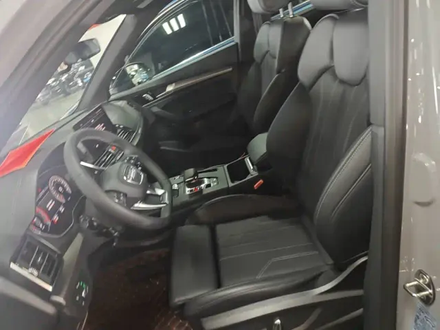 Audi Q5L — Фото автомобиля 14