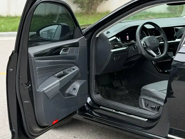 Volkswagen Passat — Фото автомобиля 3