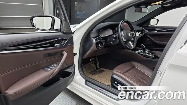 BMW 5 Series G30 — Фото автомобиля 15