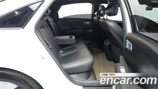 Hyundai Ioniq 6 — Фото автомобиля 12