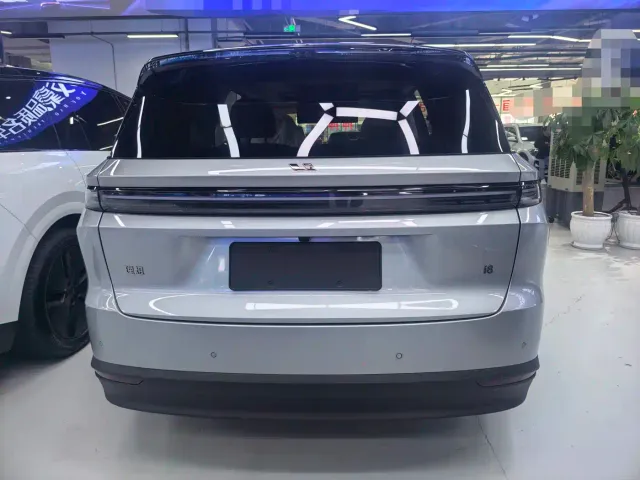 Li Auto i8 — Фото автомобиля 7