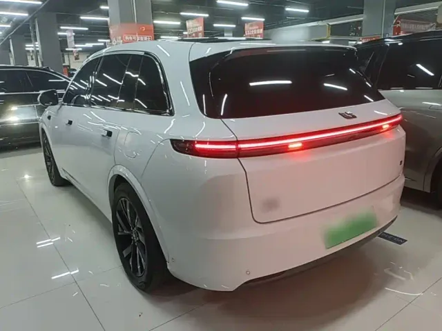 Li Auto L7 — Фото автомобиля 4