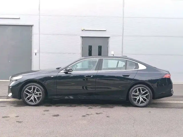 BMW i5 — Фото автомобиля 2