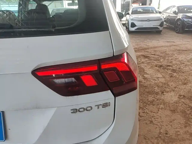 Volkswagen Tiguan L — Фото автомобиля 7