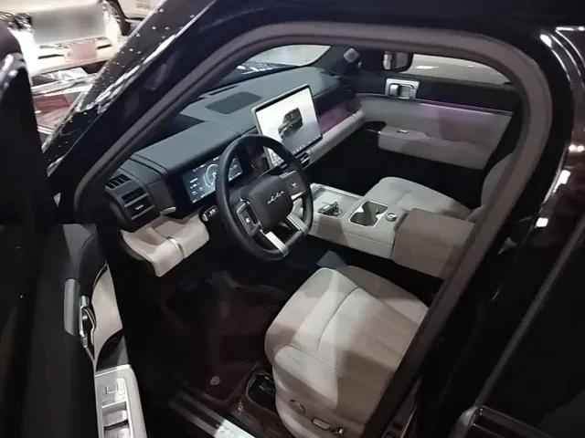 Fang Cheng Bao Titanium 7 2025 AWD Base Model — Фото автомобиля 15