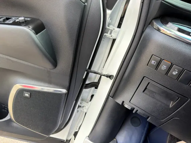 Toyota Vellfire — Фото автомобиля 5