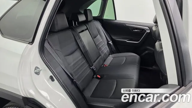 Toyota RAV4 — Фото автомобиля 11