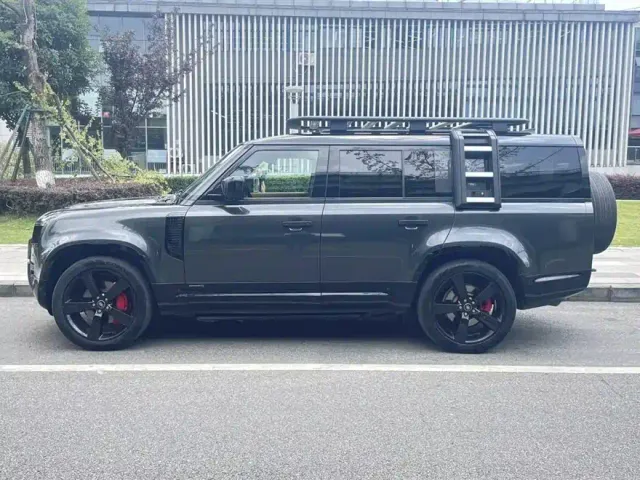 Land Rover Defender — Фото автомобиля 4
