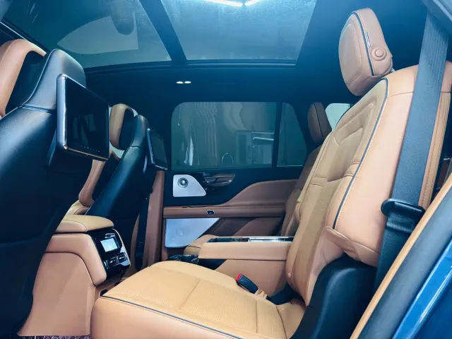 Lincoln Aviator — Фото автомобиля 10