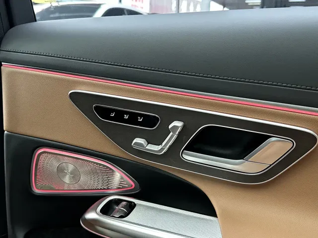 Mercedes-Benz E-Class — Фото автомобиля 11