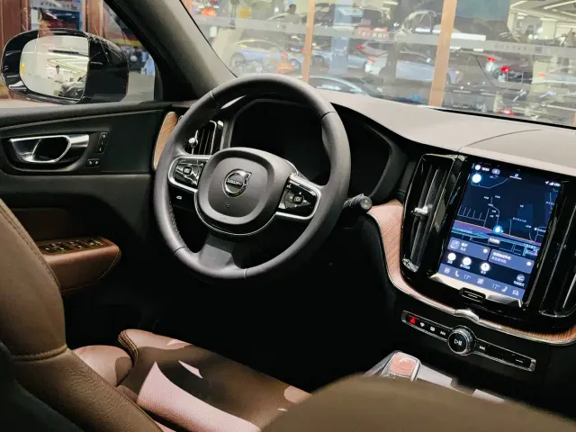 Volvo XC60 — Фото автомобиля 15