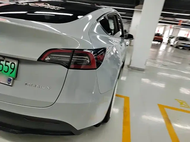 Tesla Model Y — Фото автомобиля 7