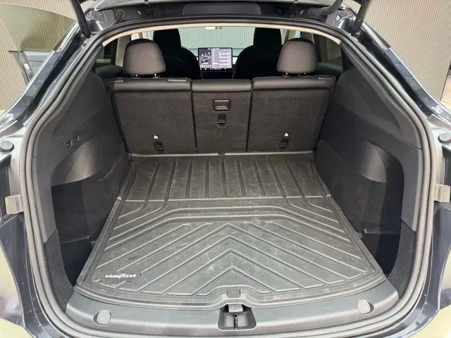Tesla Model Y — Фото автомобиля 7