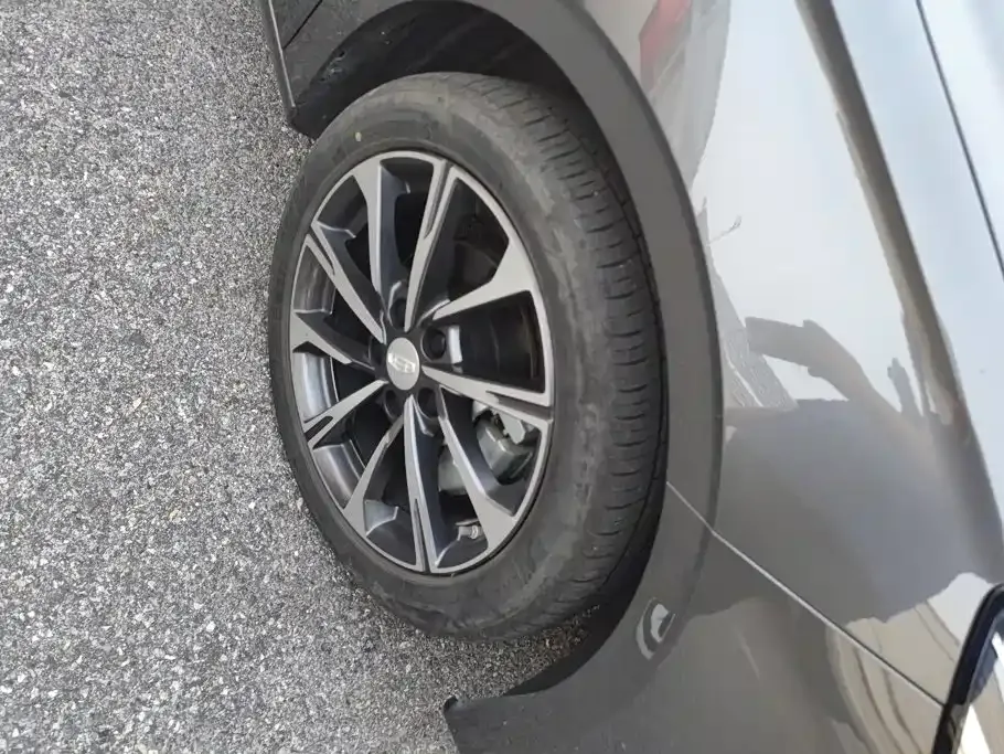 Geely Emgrand 2025 4th Gen 1.5L CVT Premium — Фото автомобиля 6