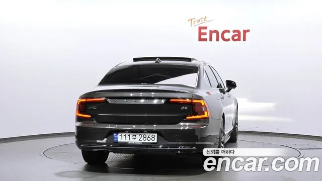 Вольво S90 — Фото автомобиля 3