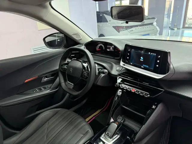 Peugeot 2008 — Фото автомобиля 12