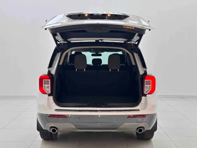 Ford Explorer — Фото автомобиля 11